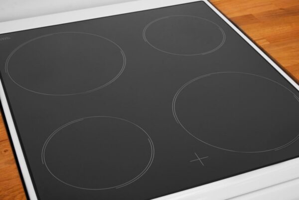 Kodumasinad | Keraamiline pliit Indesit IS5V8GMW/E | Tehnomaan