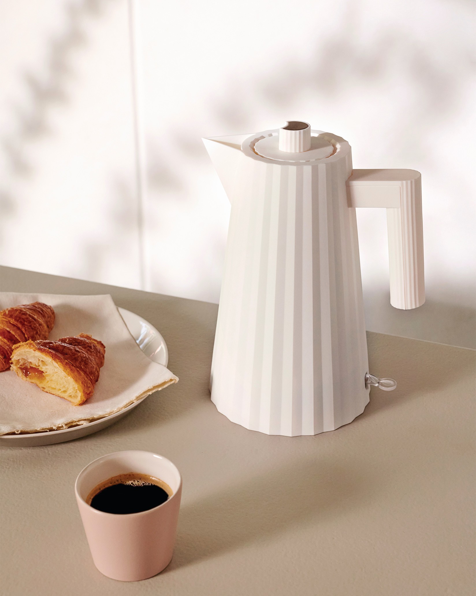 Kodumasinad | Veekeetja Plisse 1,7 L Alessi MDL06W, valge | Tehnomaan